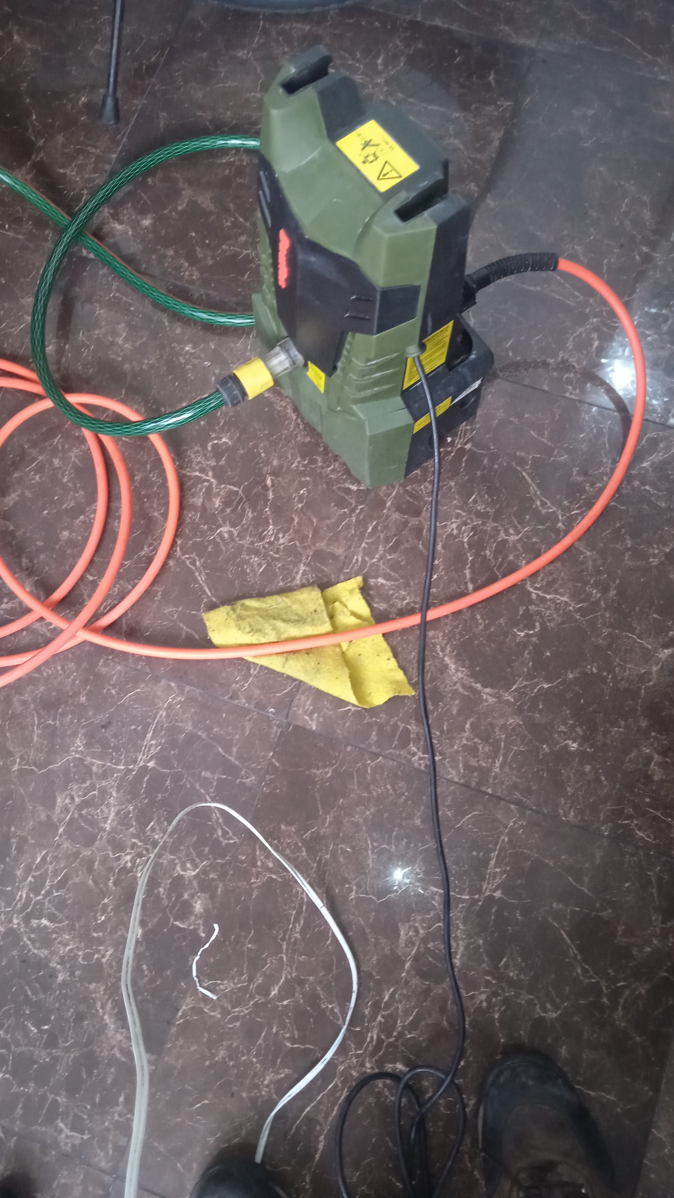 Mantenimiento con hidrolavadora profesional